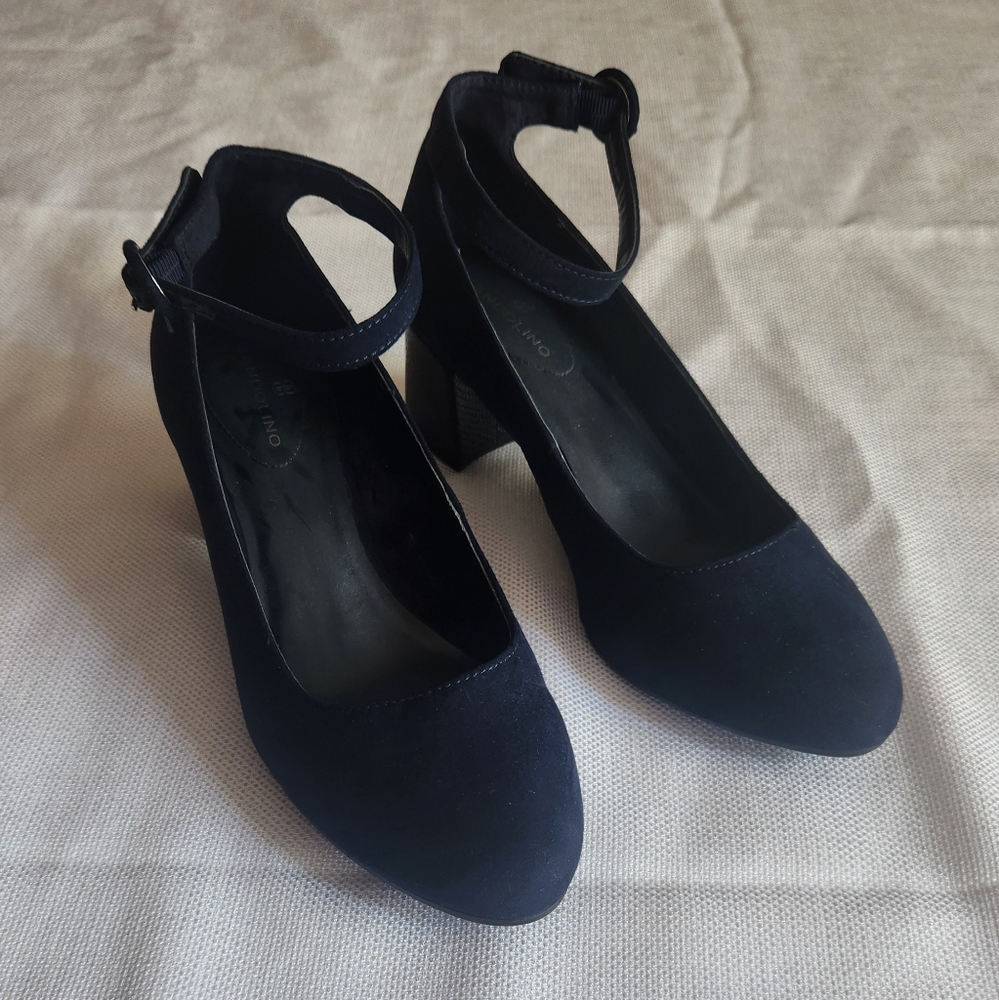 Navy dress shoes size 6.5 Bandolino